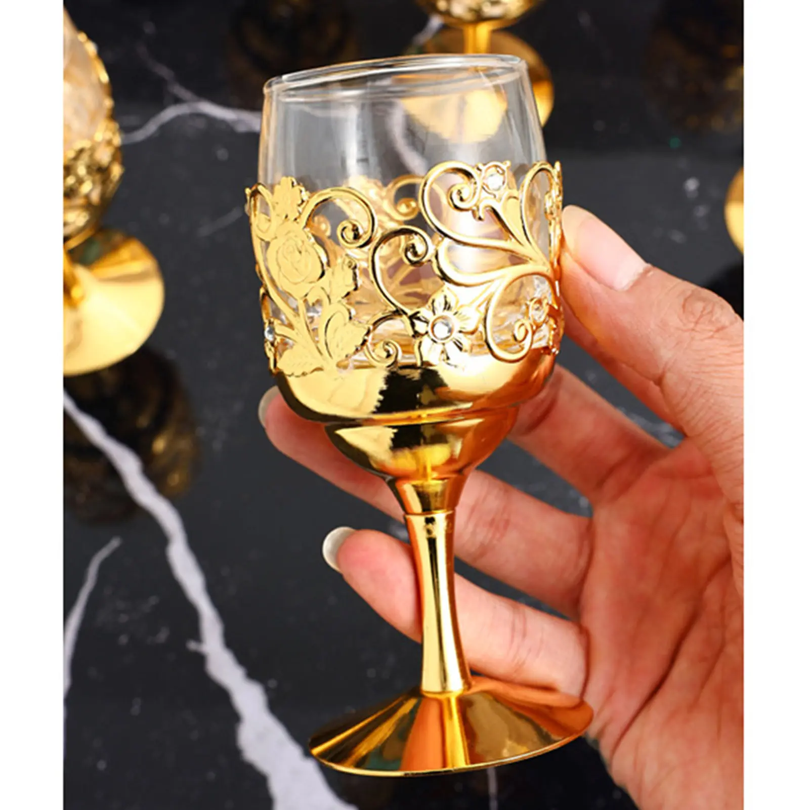 1pc Vintage European Metal Goblet Hollow Engraving Golden Wine Cups Wine Glass Goblet for Party Wedding Use 12*5cm
