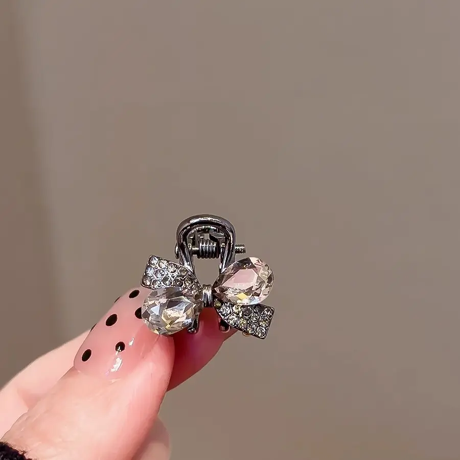 Elegant Flash Claw Women's Light Rhinestone Flower Butterfly Sweet And Small Hairpin Semi-zipper Hair Accessories Daily Use