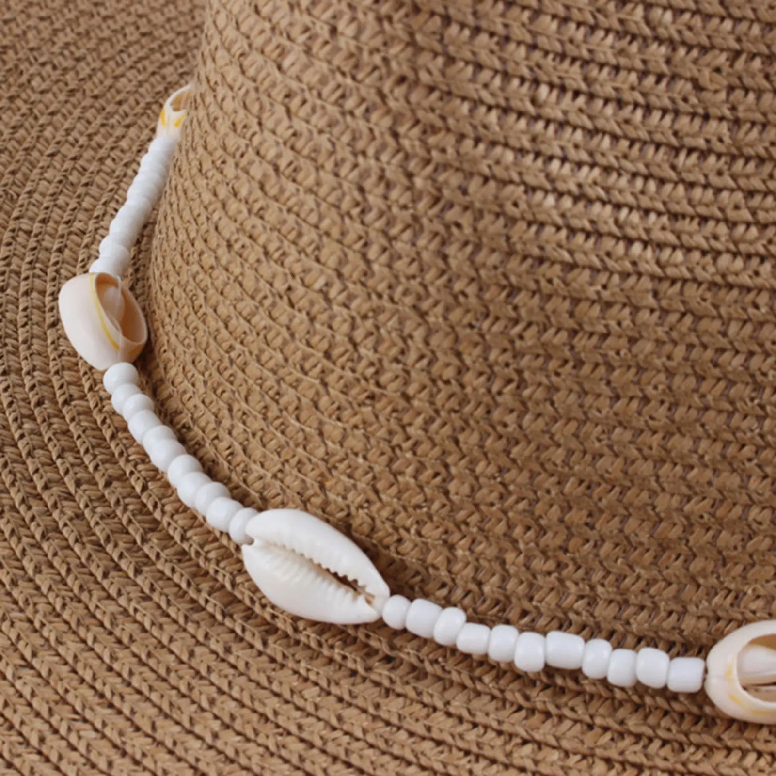 Summer Beach Straw Cap Sun Protection Hat Fresh Holiday Seaside Beach Hat with Bead Chain Foldable Straw Hat for Outdoor Travel