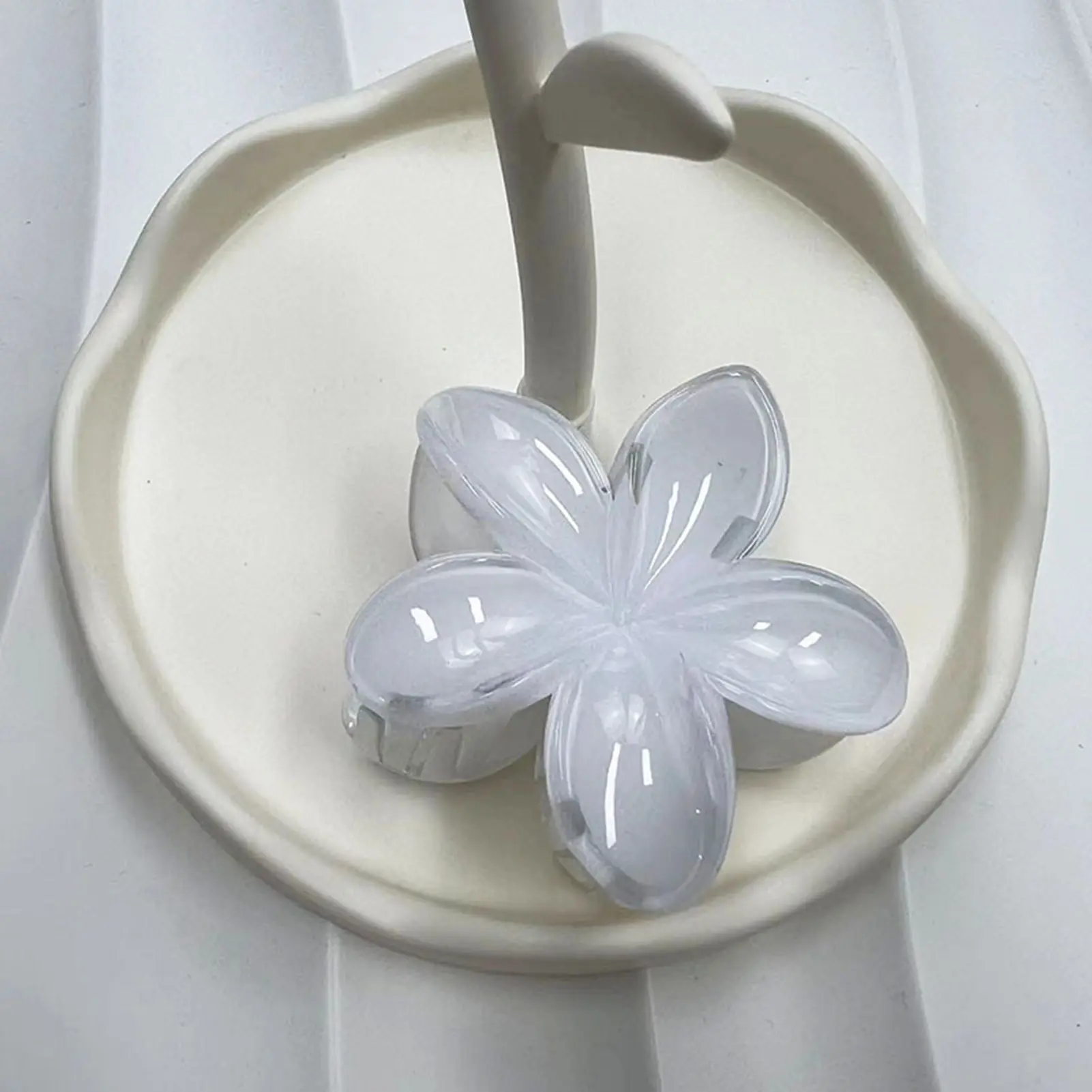 2024 Bohemian Beach Vacation Frangipani Egg Flower Hair Clips Lily Flower Hawaii Beach Hair Claw for Women Girl Hair Accessories
