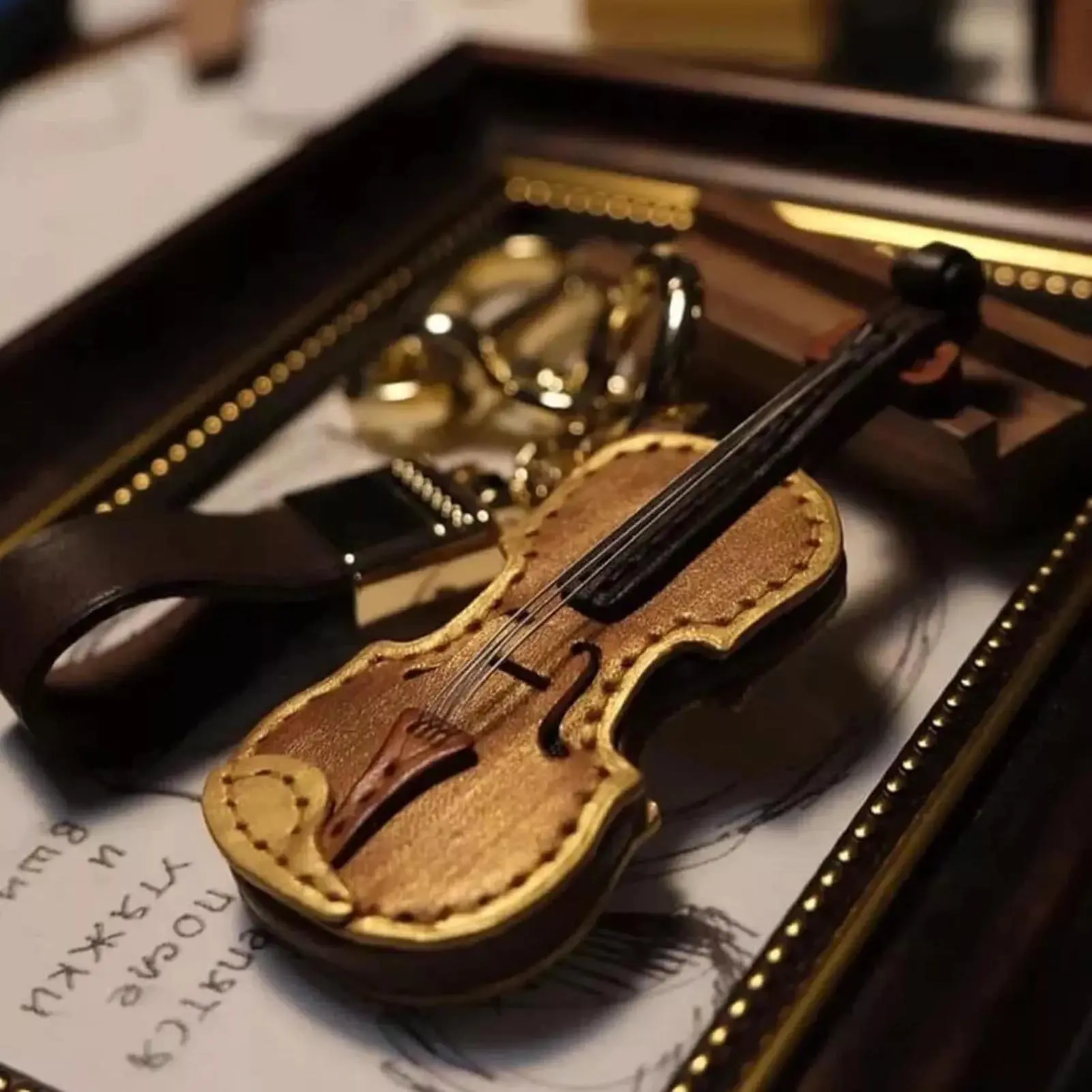 Mini Leather Violin Cello Keychain Creative Key Holder Vintage Musical Instrument Backpack Decoration for Music Lovers Gift