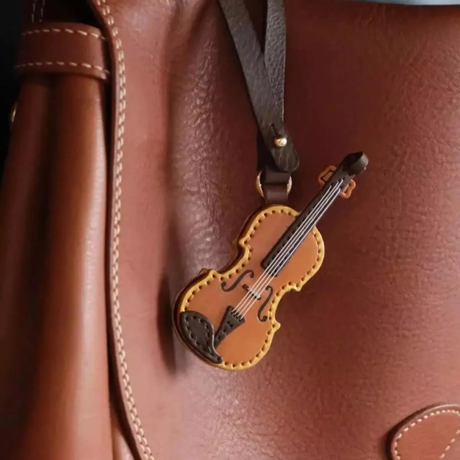 Mini Leather Violin Cello Keychain Creative Key Holder Vintage Musical Instrument Backpack Decoration for Music Lovers Gift