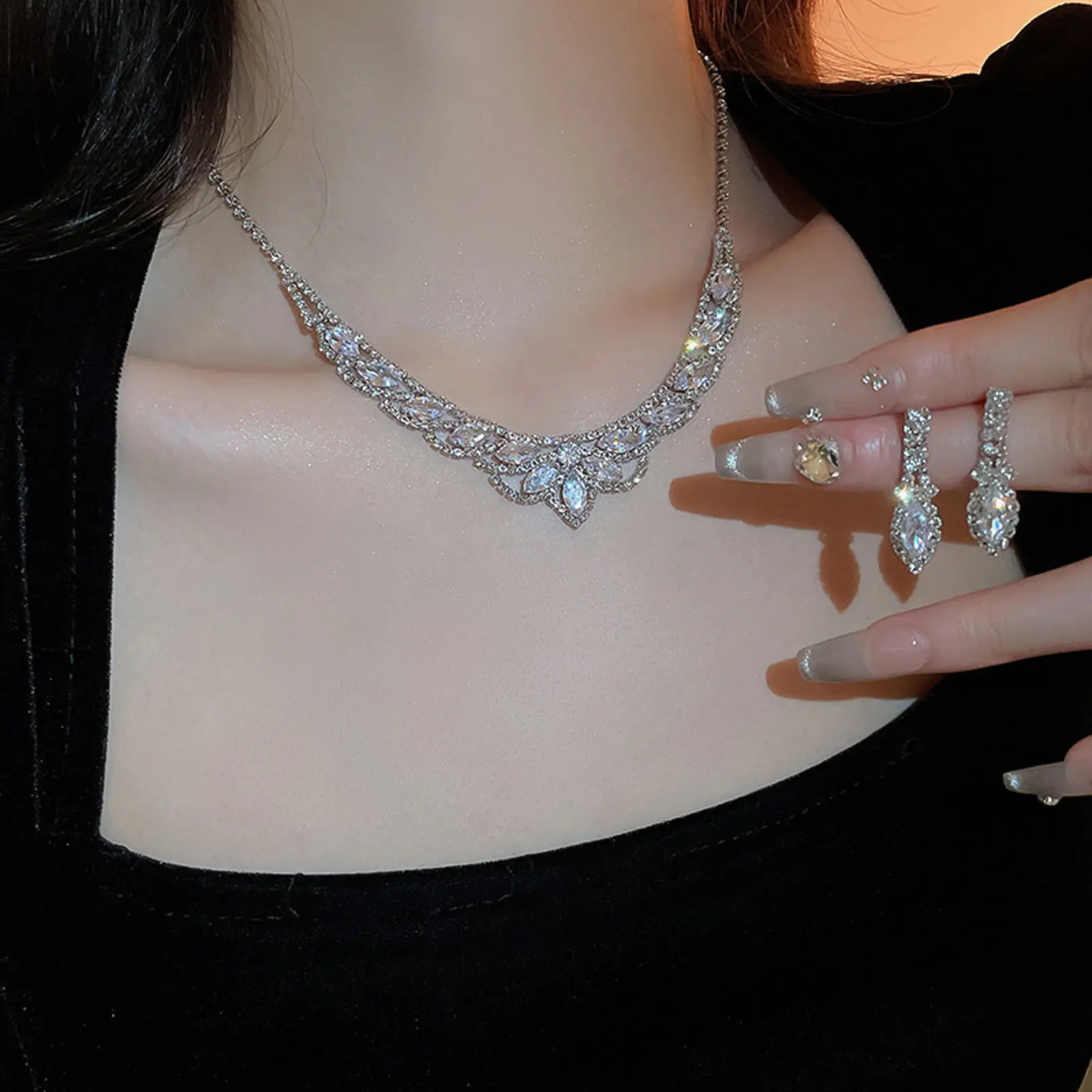 Water Drop Inlaid Rhinestone Earrings Necklace Set Fashion U-shaped Tassel Pendant Necklace Daily Dress Bridal Jewelry Set