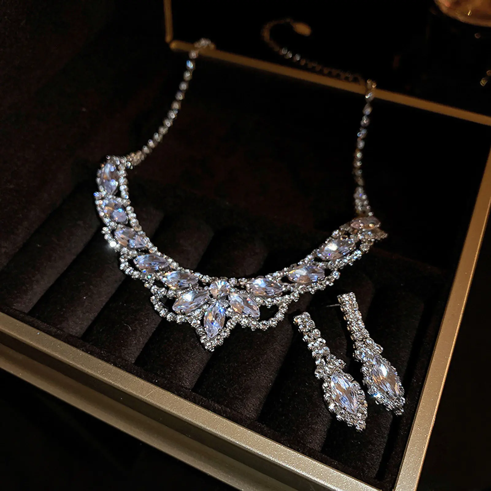 Water Drop Inlaid Rhinestone Earrings Necklace Set Fashion U-shaped Tassel Pendant Necklace Daily Dress Bridal Jewelry Set