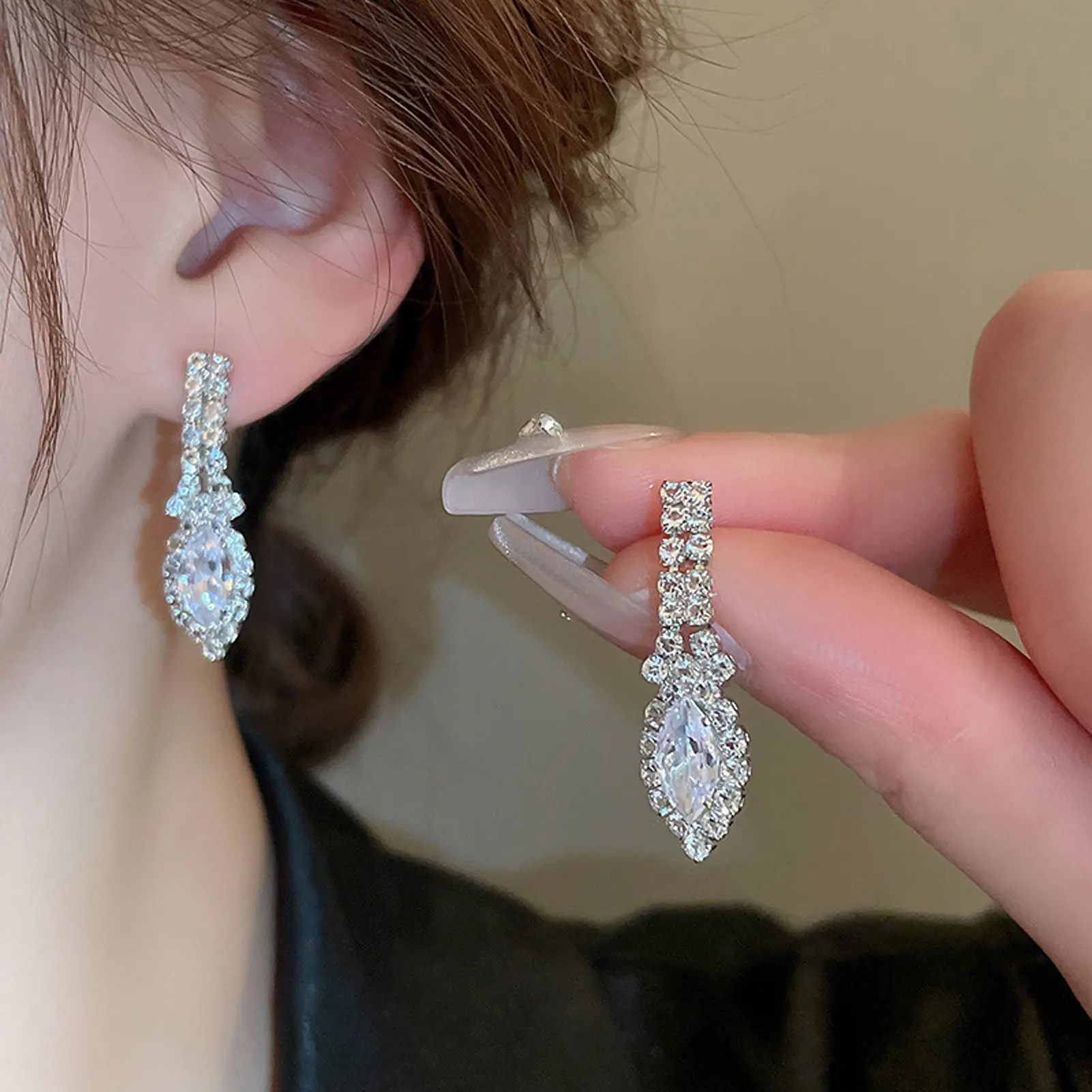 Water Drop Inlaid Rhinestone Earrings Necklace Set Fashion U-shaped Tassel Pendant Necklace Daily Dress Bridal Jewelry Set