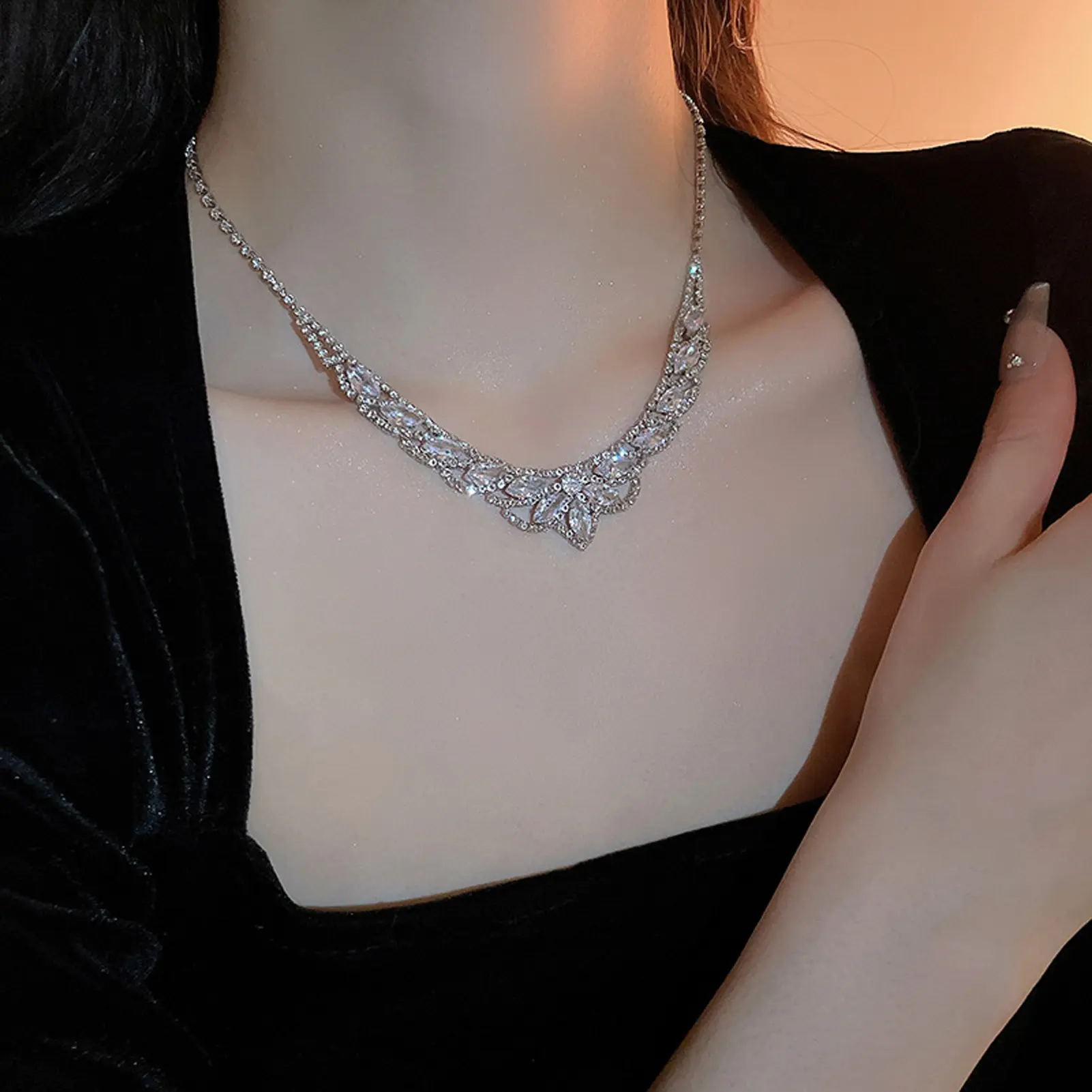 Water Drop Inlaid Rhinestone Earrings Necklace Set Fashion U-shaped Tassel Pendant Necklace Daily Dress Bridal Jewelry Set
