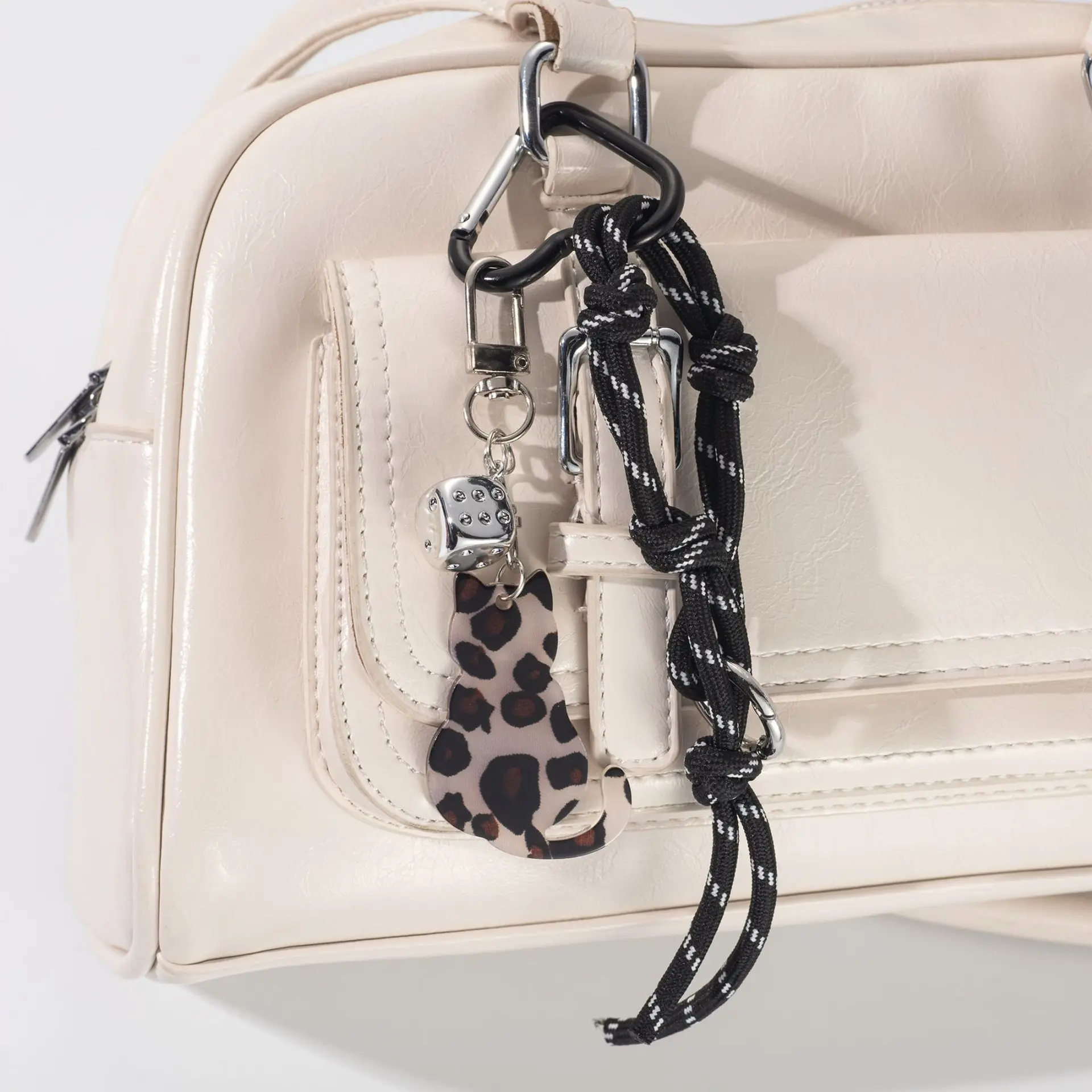 Black-hearted Creative Key Chain Cute And Charming Aesthetic Art Rope Metal Woven Pendant Bag Mobile Phone Pendant