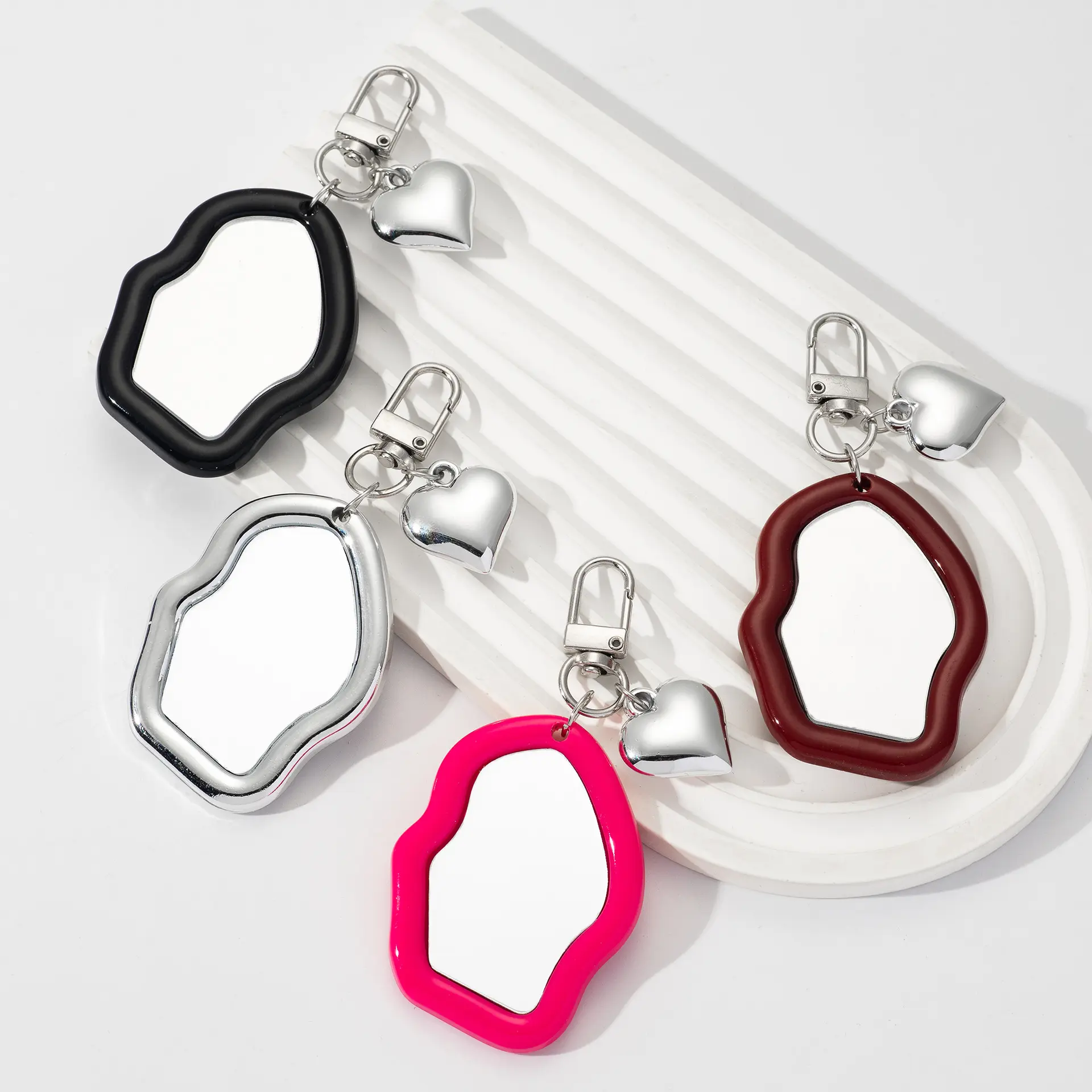 Simple Red Keychain Mirror Sweet And Exquisite Temperament Car Keychain Headset Backpack Mobile Phone Decorative Jewelry Gift