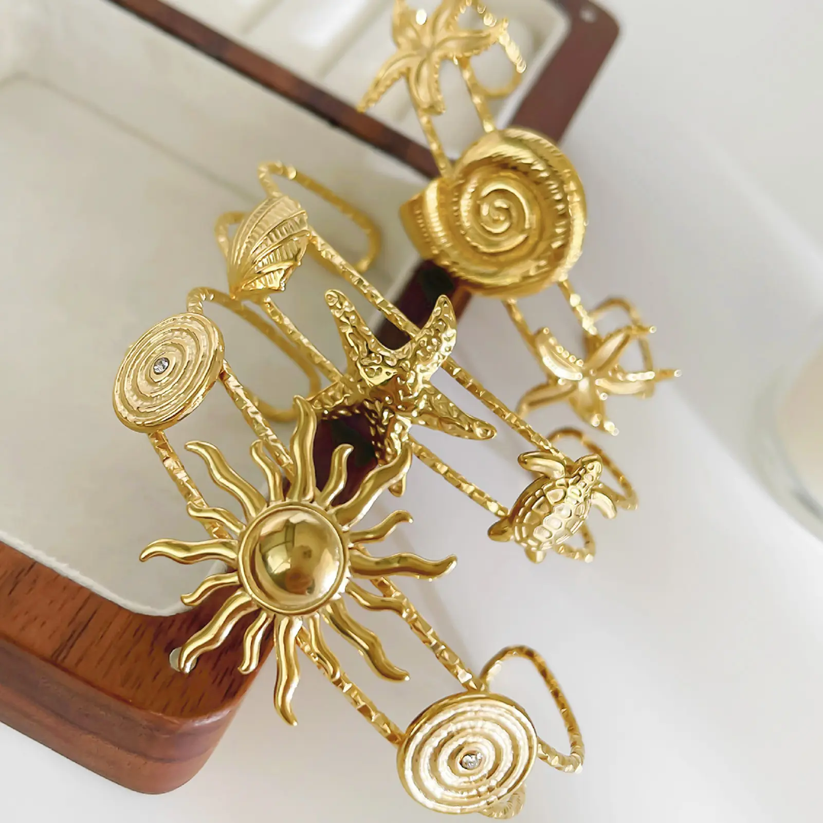 Ghidbk Punk Style Stainless Steel Marine Element Series Jewelry Trendy Gold-plated Conch Starfish Double-layer Open Bracelet.