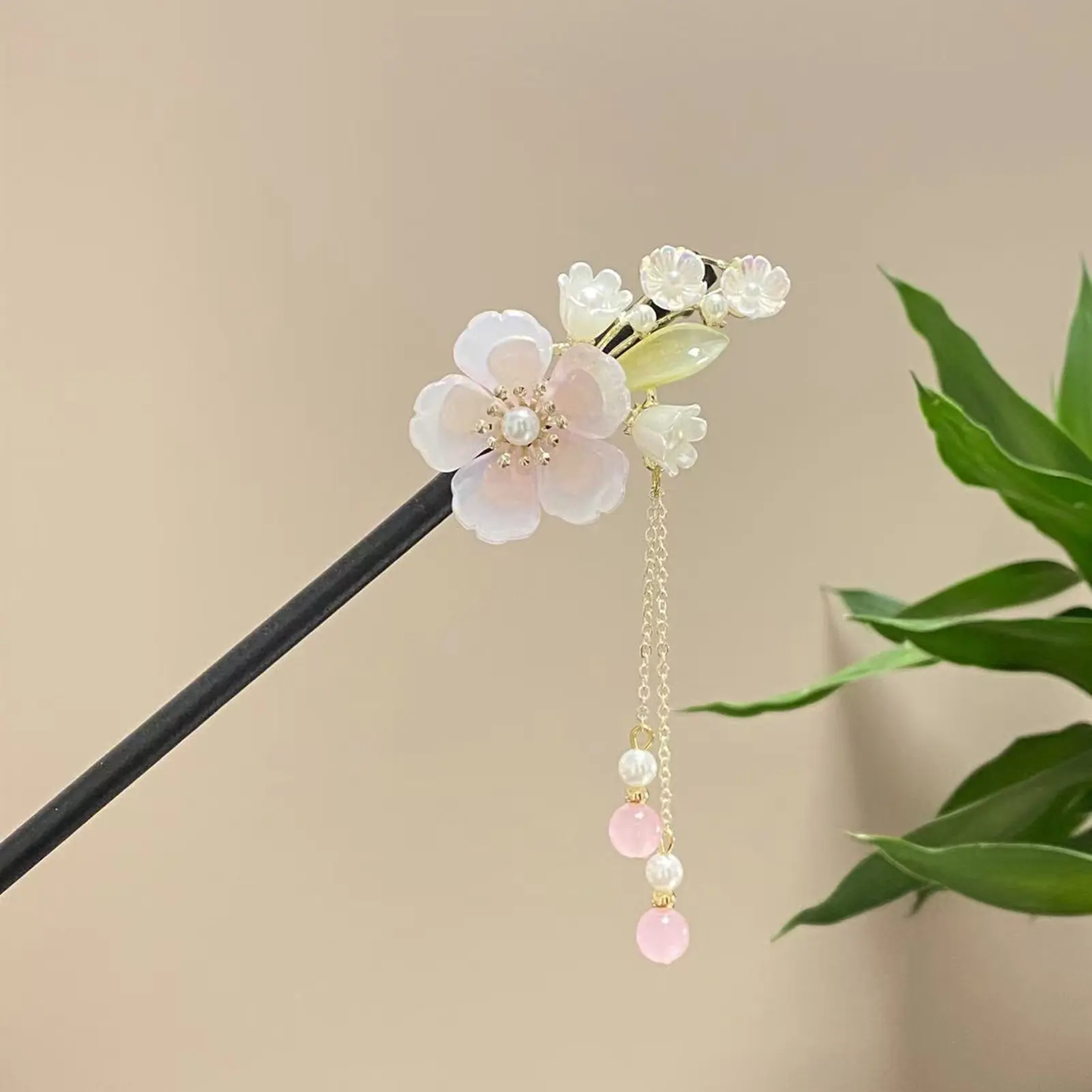 The New Peach-blossom Wooden Hairpin Looks Nice Ins Natural Exquisite Hair Accessories Retro Cheongsam Accessories Tassels.