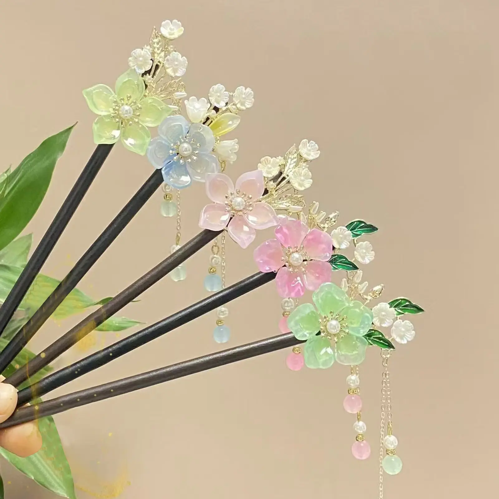 The New Peach-blossom Wooden Hairpin Looks Nice Ins Natural Exquisite Hair Accessories Retro Cheongsam Accessories Tassels.