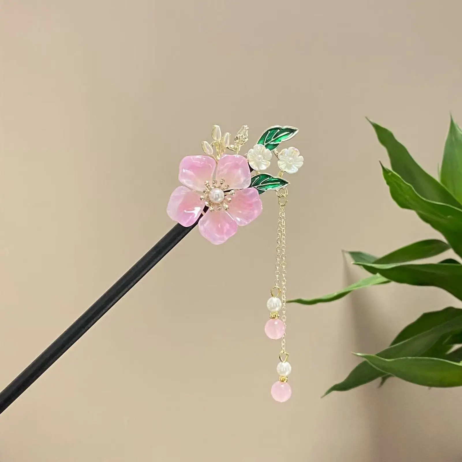 The New Peach-blossom Wooden Hairpin Looks Nice Ins Natural Exquisite Hair Accessories Retro Cheongsam Accessories Tassels.