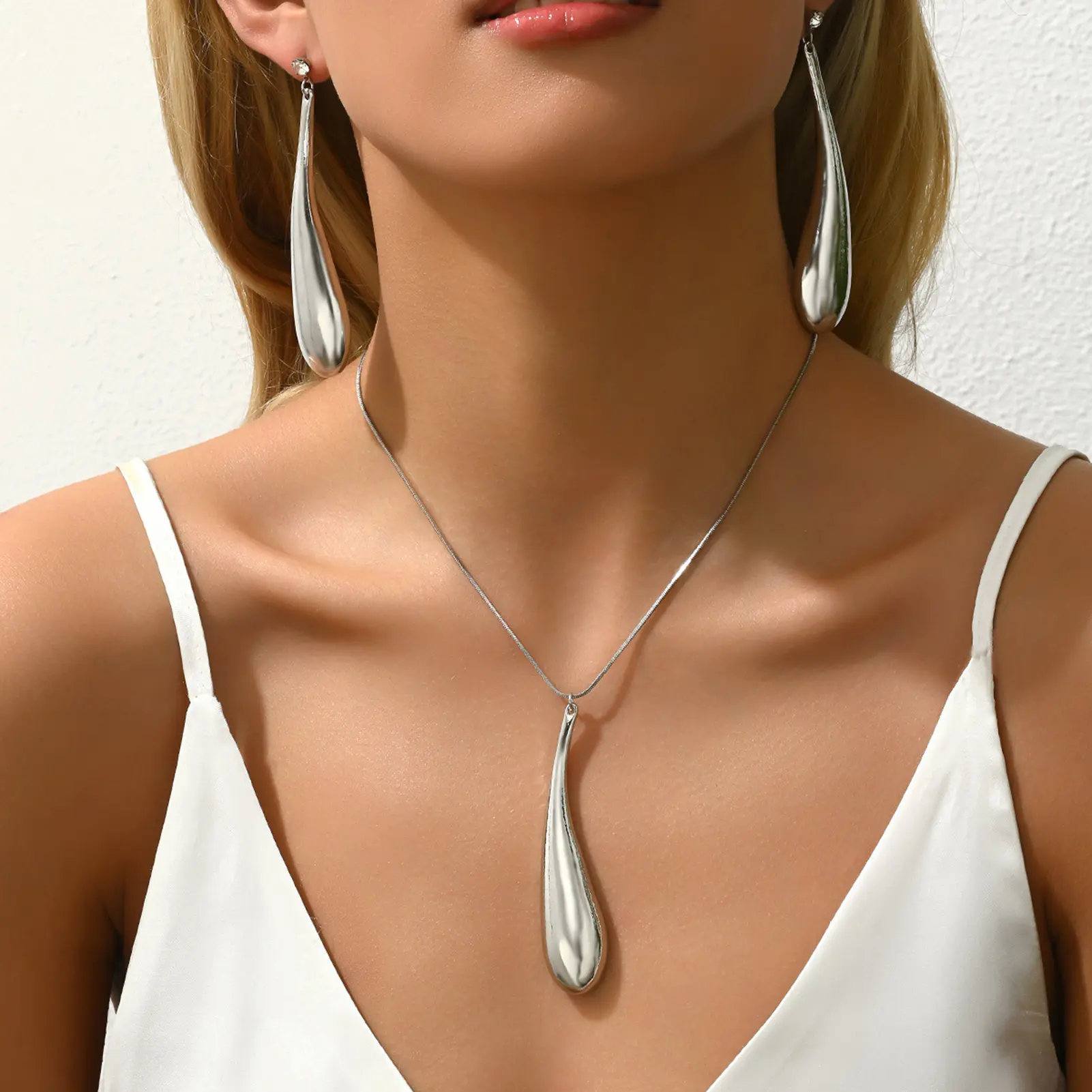 2024 New Earring Necklace Jewelry Set Long Water Drop Design Women's Necklace Geometric Rhinestone Accessories Perfect Gift