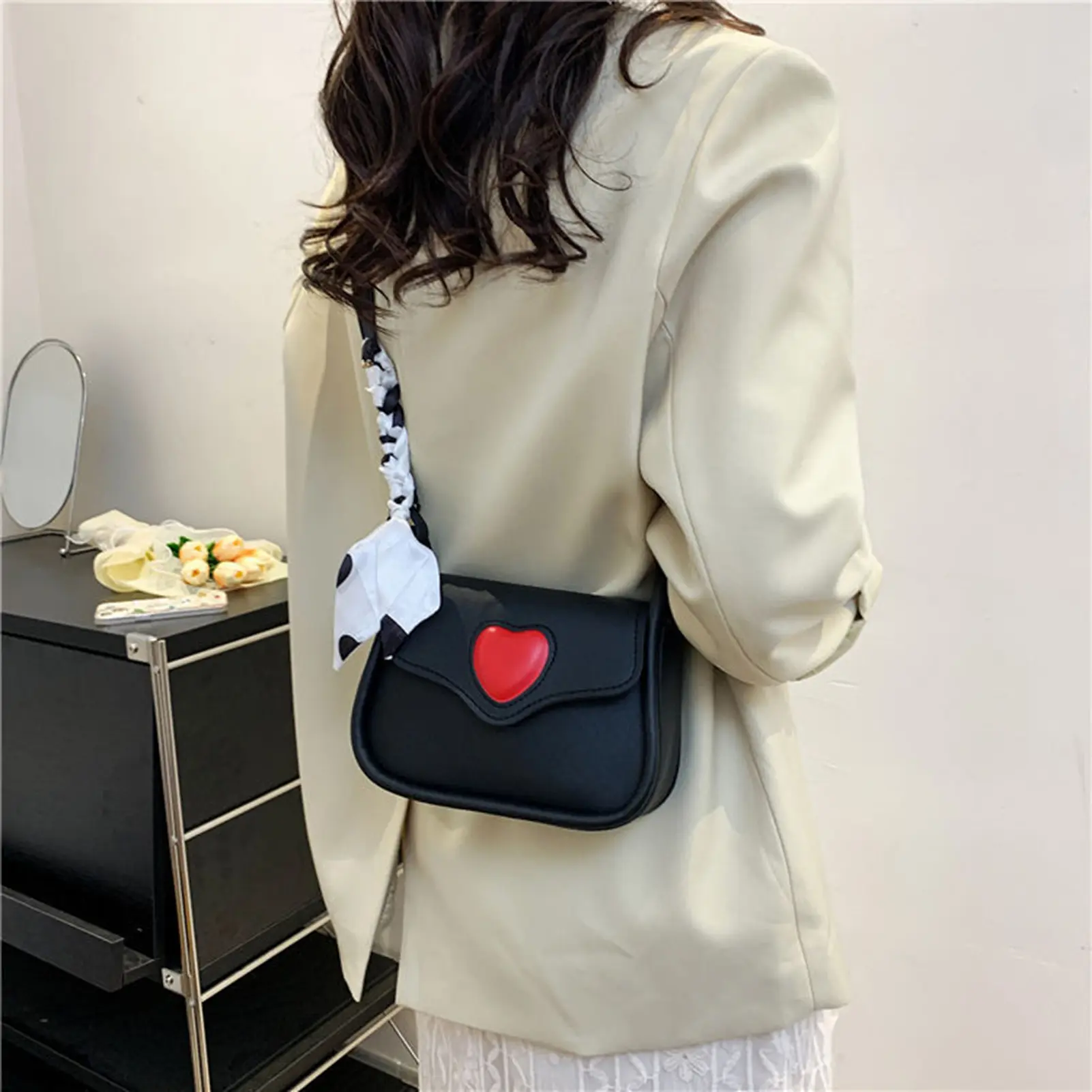 Saddle Messenger Bag Women's Shoulder Bag Solid Color Retro Love Buckle Pu Leather Handbag 2025 Designer Casual Underarm Bag