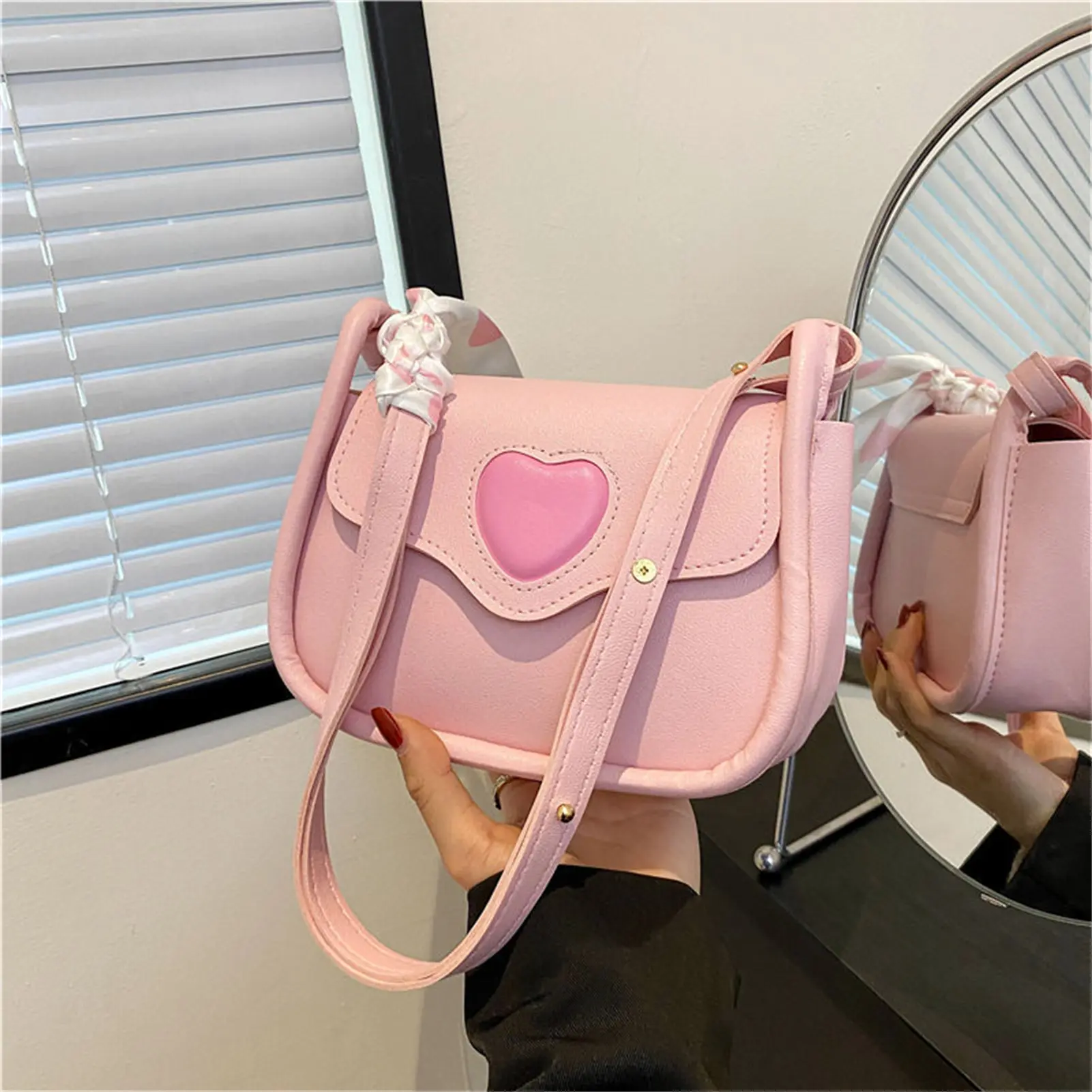 Saddle Messenger Bag Women's Shoulder Bag Solid Color Retro Love Buckle Pu Leather Handbag 2025 Designer Casual Underarm Bag