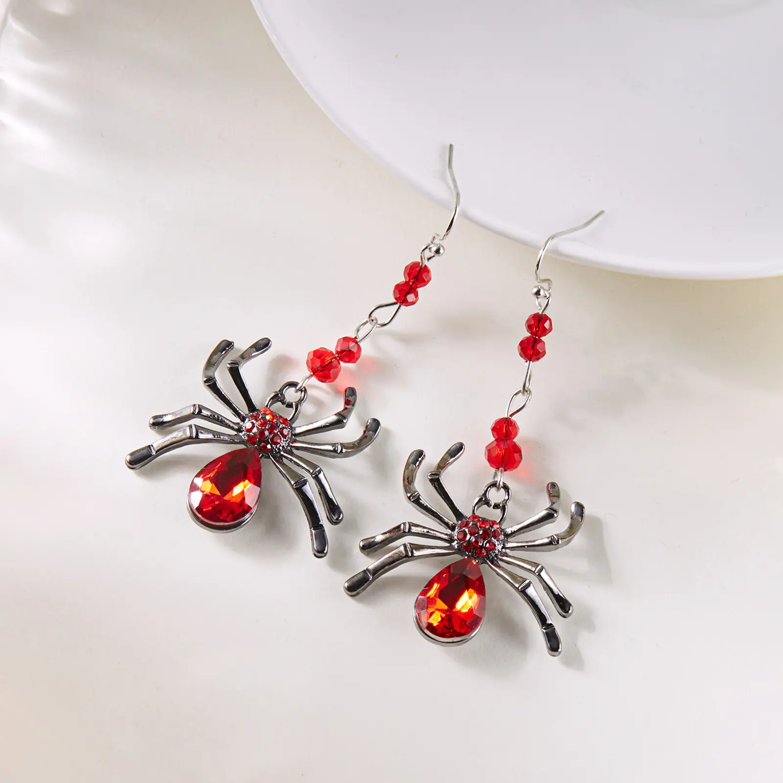 1Pair Gothic Spider Halloween Earrings - 3D Black Spider Dangle Earrings Red/Colorful Diamond Decor Creepy Ear Jewelry for Women